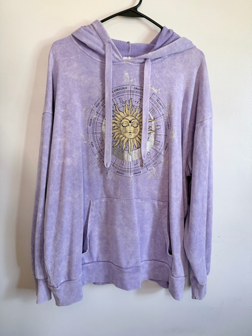 ‼️SOLD‼️ 
No Boundaries Lavender Sun Graphic Hoodie